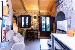 a living room with a couch and a table at Apartamentos turísticos MAJMA in Cáceres
