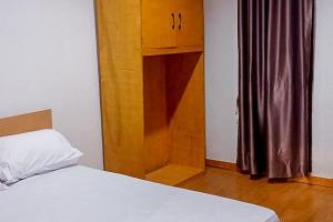 Ένα ή περισσότερα κρεβάτια σε δωμάτιο στο Cangguhos Syariah RedPartner