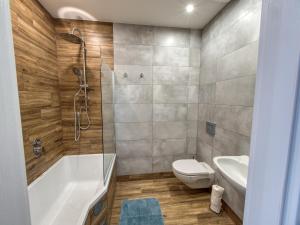 Koupelna v ubytování Apartmány Klášterní 84 + 37 fotografií