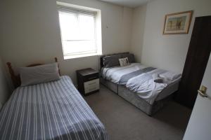 Eversley Gardens -Apt A