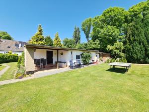 a house with a picnic table in a yard at Apartement Rosenbusch in Klausdorf Mecklenburg Vorpommern