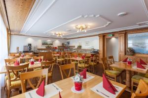 
Ein Restaurant oder anderes Speiselokal in der Unterkunft Weisses Rössli Swiss Quality Hotel 
