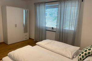Posteľ alebo postele v izbe v ubytovaní Wohnung 2 in zentraler Lage im Rheintal