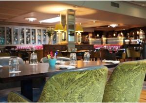 Un restaurant sau alt loc unde se poate mânca la Ashdown Park Hotel
