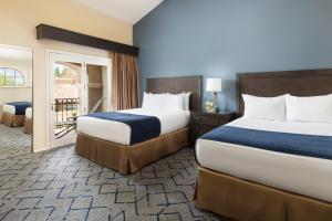 Postel nebo postele na pokoji v ubytování Scottsdale Plaza Resort