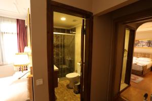Koupelna v ubytování Tashkonak Studio Suites