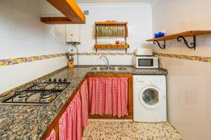 A kitchen or kitchenette at Casa de María