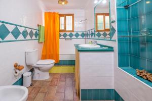 A bathroom at Casa de María