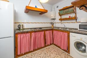 A kitchen or kitchenette at Casa de María