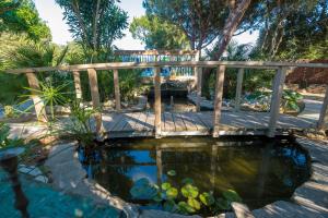 The swimming pool at or close to Casa de María