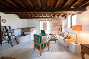 a living room with a couch and a table at Finca El Azahar in Trujillo