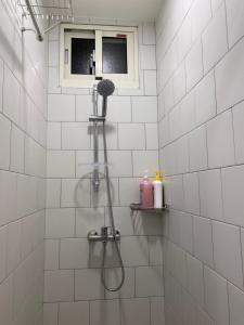 Un baño de 高雄好日子914包棟KTv民宿