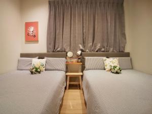 Una cama o camas en una habitación de 高雄好日子914包棟KTv民宿