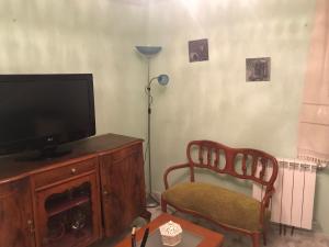 Телевизор и/или развлекательный центр в A casa do teléfono
