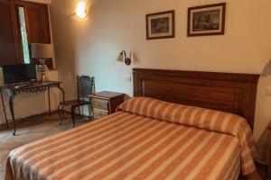 A bed or beds in a room at Agriturismo Il Puntoncino