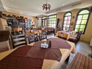 Posezení v ubytování Family Hotel Chiflik Hills