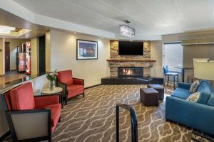 a hotel room with a lobby with a fireplace at Comfort Inn Grand Rapids Airport in Grand Rapids