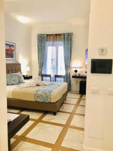 a bedroom with a bed and a large window at KAMBAL LUXURY SUITES in Rome