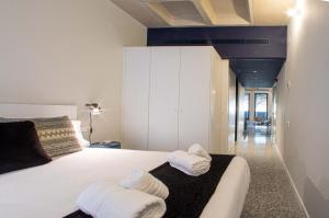 Postel nebo postele na pokoji v ubytování Barcelona Touch Apartments - Rosich + 37 fotografií