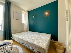 Llit o llits en una habitació de Studios Sauzède - Carcassonne centre-ville
