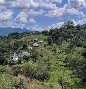 Φυσικό τοπίο κοντά σε οργανωμένο κάμπινγκ
