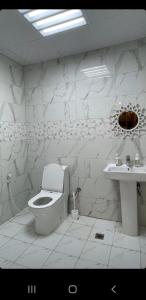 Bathroom sa Aljood Resort