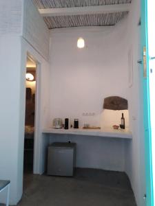 A kitchen or kitchenette at Serifos Sugar Cubes