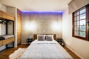 A bed or beds in a room at Fort D-Val luxurious apartment