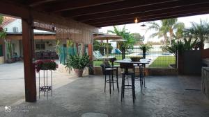 Reštaurácia alebo iné gastronomické zariadenie v ubytovaní Casa de sueños Benasha con piscina, zona infantil y parking privado