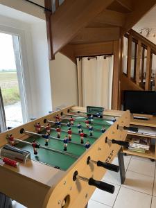 a room with a table with snooker at Gîte de Masne in Courbouzon