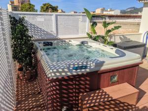 Der Swimmingpool an oder in der Nähe von Blue House Rosalias