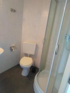 Ein Badezimmer in der Unterkunft Märkischer Hof Hotel