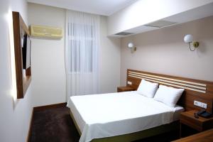 Tempat tidur dalam kamar di Aksoy Otel