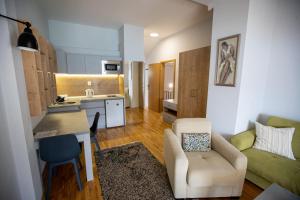 Kuchyň nebo kuchyňský kout v ubytování Apartments Kanevce Beach&Relax