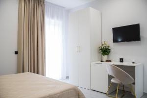 Televízia a/alebo spoločenská miestnosť v ubytovaní Maison de Julia Pompei