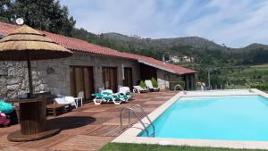 Piscina de la sau aproape de Casa dos Cinco - Gerês