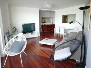 Μια τηλεόραση ή/και κέντρο ψυχαγωγίας στο Beach House *****
