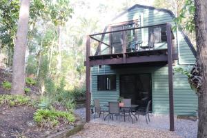 Gallery image of GREEN TREES CHALET 10 minutes to Australia Zoo Landsborough Montville Maleny Caloundra Beaches Glasshouse mountains Big Kart Track National forest in Landsborough