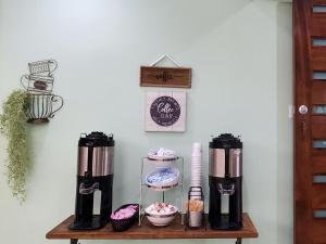 Kohvi ja tee valmistamise võimalus majutusasutuses Vero Beach Inn & Suites Vero Beach I-95
