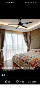 Un pat sau paturi într-o cameră la Sekinchan High Level SeaView Homestay