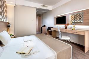 A television and/or entertainment centre at Maria Palace Hotel - All Inclusive