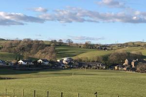 Billede fra billedgalleriet på "The Studio" Contemporary studio with organic swimming pool i Skelsmergh + 4 billeder