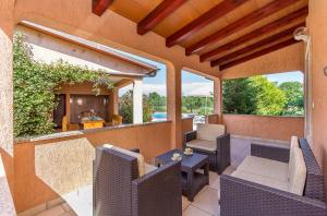 Gallery image of Pool & Sun Villa Rici in Loborika