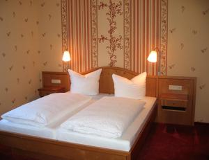 Ein Bett oder Betten in einem Zimmer der Unterkunft Aparthotel Jägerhaus