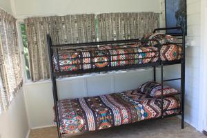 a couple of bunk beds in a room at "Mansfield" Cottage Barrington QUALITY HOLIDAY ACCOMMODATION in Barrington