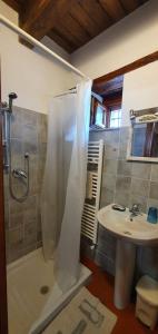 Vonios kambarys apgyvendinimo įstaigoje L'OROLOGIO casa vacanze