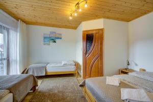 Posteľ alebo postele v izbe v ubytovaní Apartamenty Szwarcowa