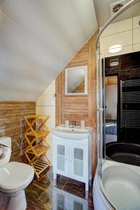 Ванная комната в Apartamenty Szwarcowa