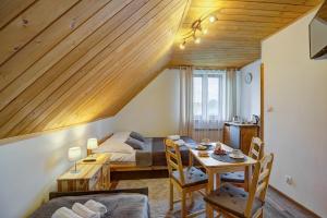 Posedenie v ubytovaní Apartamenty Szwarcowa