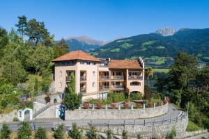 a building on a hill with a road at Appartementhaus Am Waalweg in Rifiano